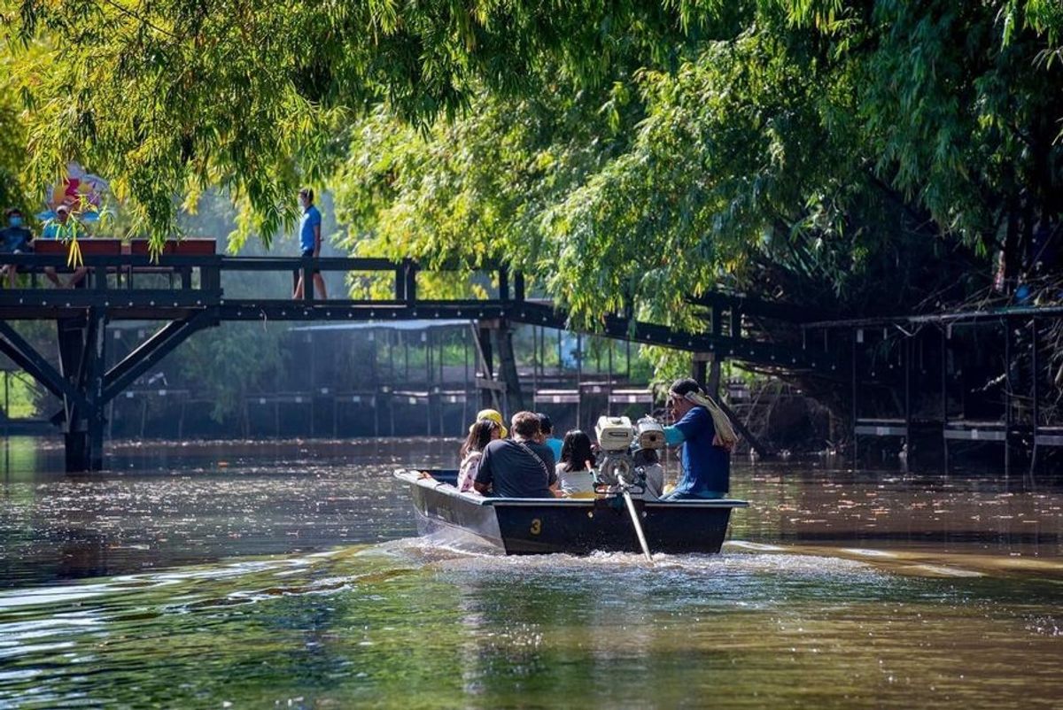 ตลาดน้ำสามวัง ที่เที่ยวสายชิลล์ จังหวัดชลบุรี